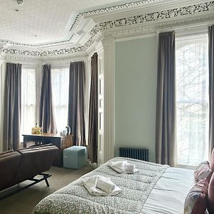 Deluxe Double Room Shower